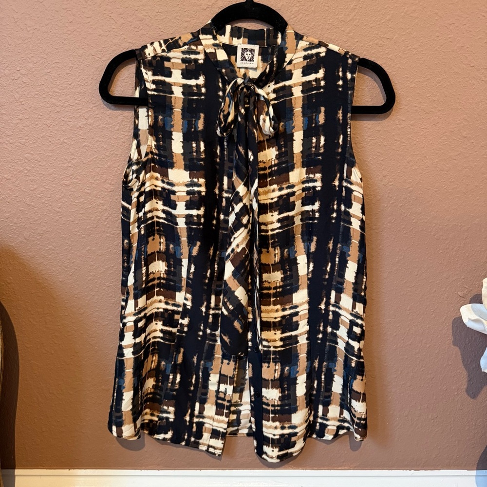 Anne Klein Black and Tan Sleeveless Blouse